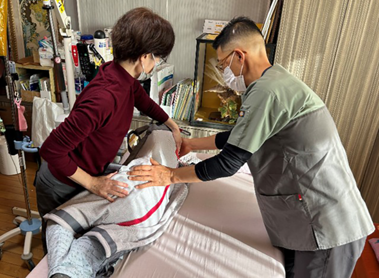 介護用リフトの吊り具の敷き込み